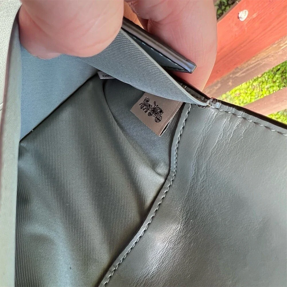 COACH VINTAGE Trifold Wallet Blue Pebble Leather with Gold Hardware AUTHENTIC - Picture 7 of 7